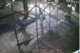 Truy tìm hai kẻ ném mìn, kích nổ bằng sóng điện thoại