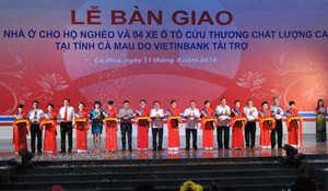 VietinBank bàn giao 600 nhà ở cho hộ nghèo và 4 xe cứu thương tại Cà Mau