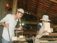 Thủ khoa chọn thi lại sau 2 năm đại học, mẹ cha rơi nước mắt