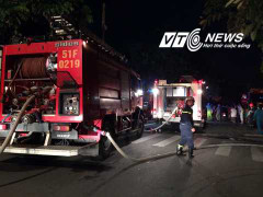 Cháy lớn trong đêm, hàng trăm người tháo chạy