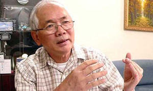 Leo tường, đội mưa thi công chức: Thử vận may?