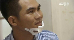 Clip: Cảnh sát giao thông bị người vi phạm cầm dao chém