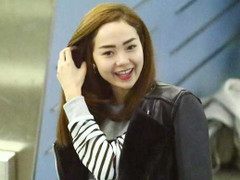 Minh Hằng - Hương Tràm rạng rỡ trước chuyến bay đêm