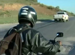 Video: Bị tông văng người khi vừa dứt cuộc phỏng vấn