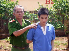 Theo chân công an bắt 2 đối tượng truy nã đặc biệt nguy hiểm