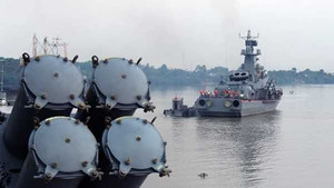 Luyện binh trên tàu pháo tên lửa 'Made in Vietnam'