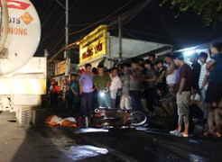 Té ngã sau va chạm, nam thanh niên bị xe bồn cán chết