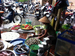 Nắng mưa thất thường, giá thực phẩm tăng mạnh