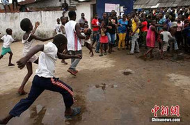 20 bệnh nhân nhiễm Ebola bỏ trốn trong đêm