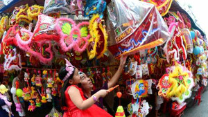 Đèn lồng trung thu hình biển đảo được ưa chuộng