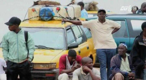 Clip: Quân đội Liberia nổ súng vào người vượt biên ngăn chặn dịch Ebola