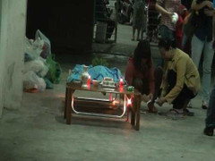 Bé trai 5 tuổi rơi từ tầng 15 chung cư xuống đất