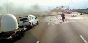 Tài xế cứu một gia đình trong vụ tai nạn kinh hoàng