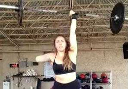 Clip: Nữ lực sỹ mất một tay vẫn nâng được tạ 95kg