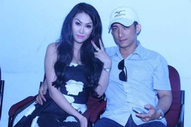 'Phi công trẻ' hộ tống Phi Thanh Vân đi diễn