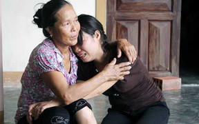 Bé 2 tuổi chết oan nghiệt sau mũi tiêm vào trán