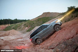 Range Rover Sport trổ tài offroad trong mỏ đá