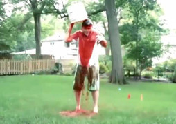 Trào lưu dội nước đá và những tai nạn hài 'khó đỡ'