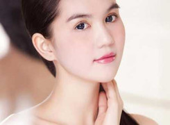 Ngọc Trinh bức xúc khi bị chê dùng hàng hiệu vẫn 'lúa'