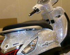 Yamaha Grande gắn đá pha lê giá 300 triệu đồng