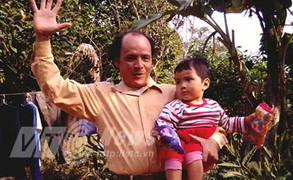 Nhà thơ 16 vợ: Ba chị em cùng thích, bị gái đưa vào đời