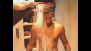 Clip: Dàn sao đua nhau 'dội nước đá' lên đầu