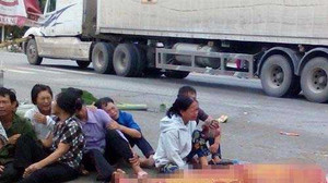 Truy đuổi xe khách tông chết người rồi bỏ chạy