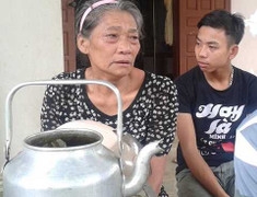 Nước mắt người mẹ có con cứa cổ bạn tù trong bệnh viện