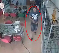 Hotboy trộm kính rồi nhét vào 'chỗ kín' bị camera ghi lại