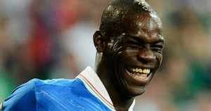 Balotelli: Tôi chỉ muốn xem nhà tù thế nào thôi mà