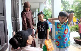 Bất ngờ chuyển hơn 30 trẻ em, người già khỏi chùa Bồ Đề
