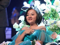 Phương Anh 'xương thủy tinh' đạt điểm IELTS 8.0