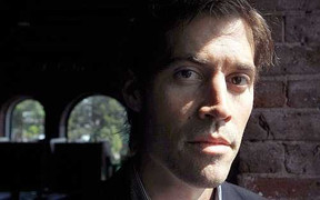 Nhà báo bị chặt đầu tình nguyện nhận xử tử để cứu các con tin?