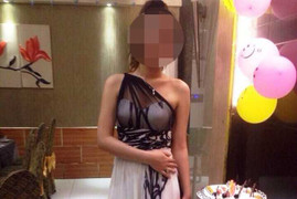 Giải cứu cô gái sắp 'thoát y' trước cửa quán bar Sài Gòn