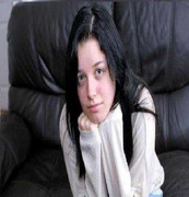 Nữ sinh đáng yêu có trái tim bị thủng