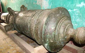 ‘Bảo vật Quốc gia’ lăn lóc ở hành lang bảo tàng