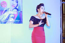 Bảo Trâm Idol đổ xô nước đá lên đầu