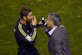 Nội bộ Real lục đục: Mourinho cũng chịu thua
