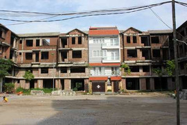 Sống cảnh giác ở biệt thự triệu đô