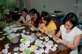 Bắt Trưởng Ban kiểm soát HTX buôn bán vé xe buýt giả