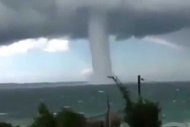 Vòi rồng khổng lồ như ngày tận thế ở Australia