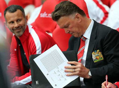 Tin sáng 25/8: Van Gaal muốn mua Messi