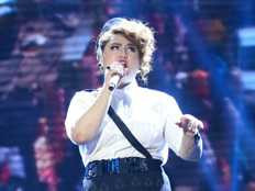 Cô gái lai Hạnh Phúc đáng yêu với ca khúc Xích lô -Taxi