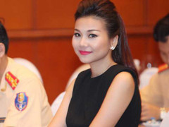 Thanh Hằng rạng rỡ khoe vẻ xinh tươi khi làm đại sứ