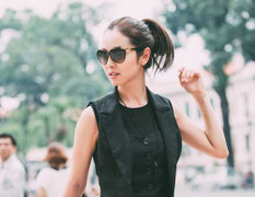 Jennifer Phạm sành điệu dạo phố
