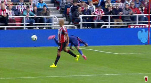 Thi đấu bế tắc, sao Man Utd 'ăn vạ' thô thiển