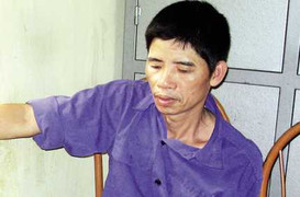 Dùng xẻng đánh chết hàng xóm: Bố từng giết người, con cắt gân chân bạn