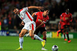 Hàng thủ sai lầm, Man Utd thua sốc nhược tiểu