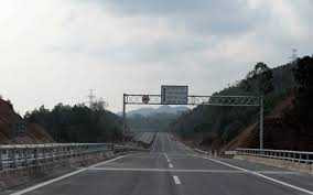 'Cò mồi' dụ xe xé rào thu phí trên cao tốc Nội Bài - Lào Cai