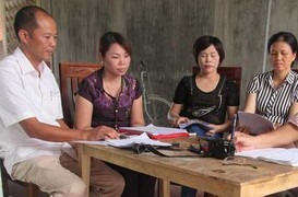 Phó chủ tịch xã vỡ nợ, dân căng băng rôn đòi tiền